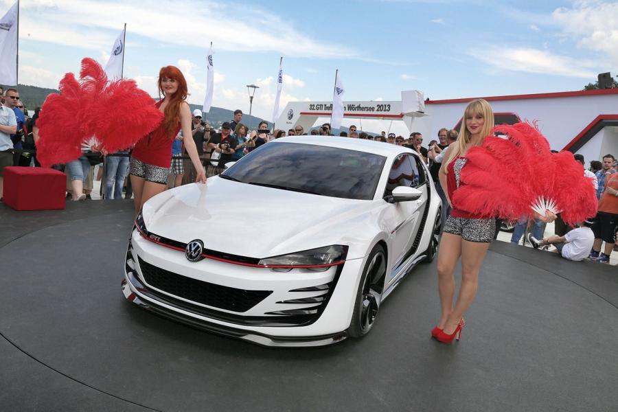  Volkswagen Golf Design Vision GTi 2013 года  (фото 21 из 25)